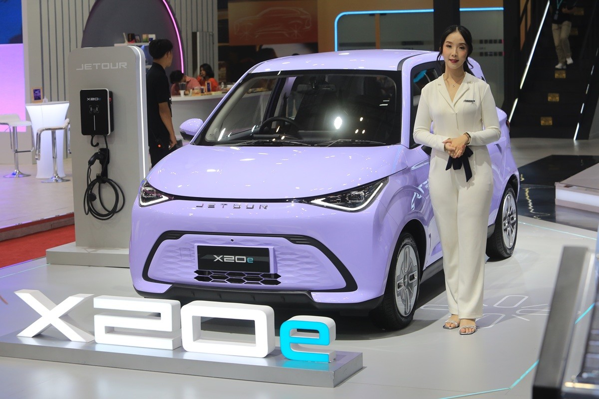 JETOUR T2 dan JETOUR X30e EV Setir Kanan Debut Secara Global GIIAS 2025  