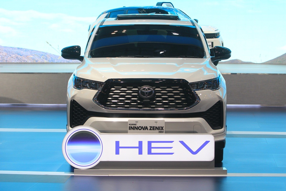 Kijang Innova Zenix Hybrid EV Raih Penghargaan Bergengsi  