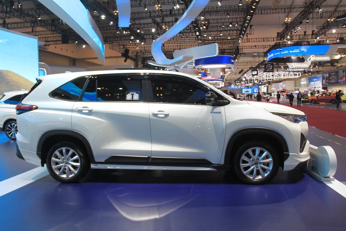 Kijang Innova Zenix Hybrid EV Raih Penghargaan Bergengsi  