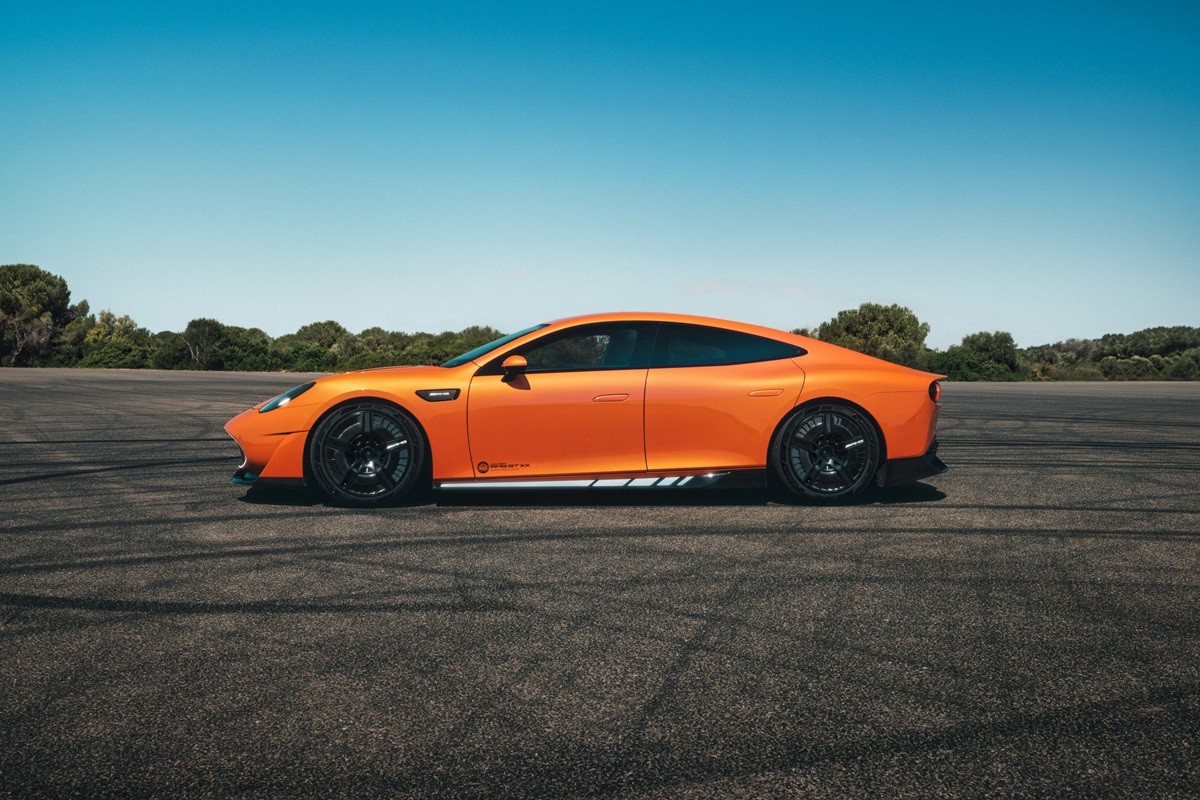 Mercedes-AMG Bersama Michelin Tembus Rekor Keliling Bumi  