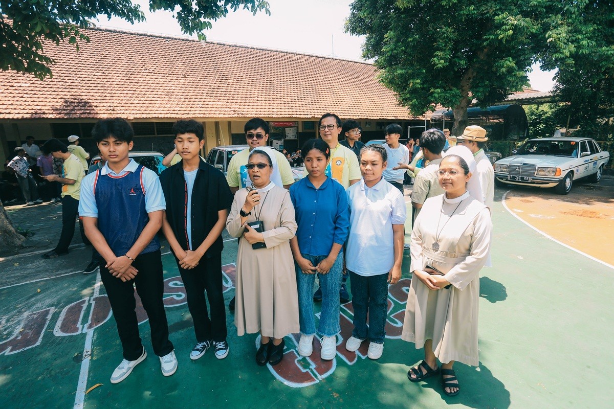 Kegiatan Baksos Warnai Perjalanan MTC INA 'Southern Blue Java Tour'  