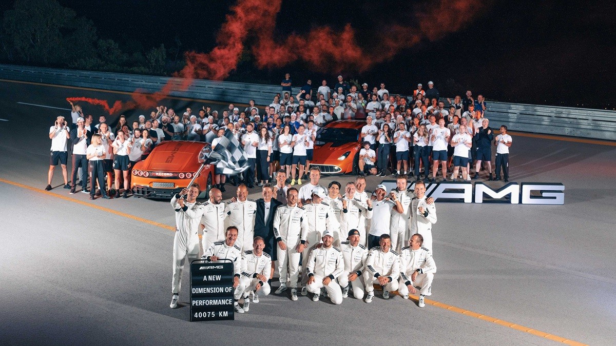 Mercedes-AMG Bersama Michelin Tembus Rekor Keliling Bumi  