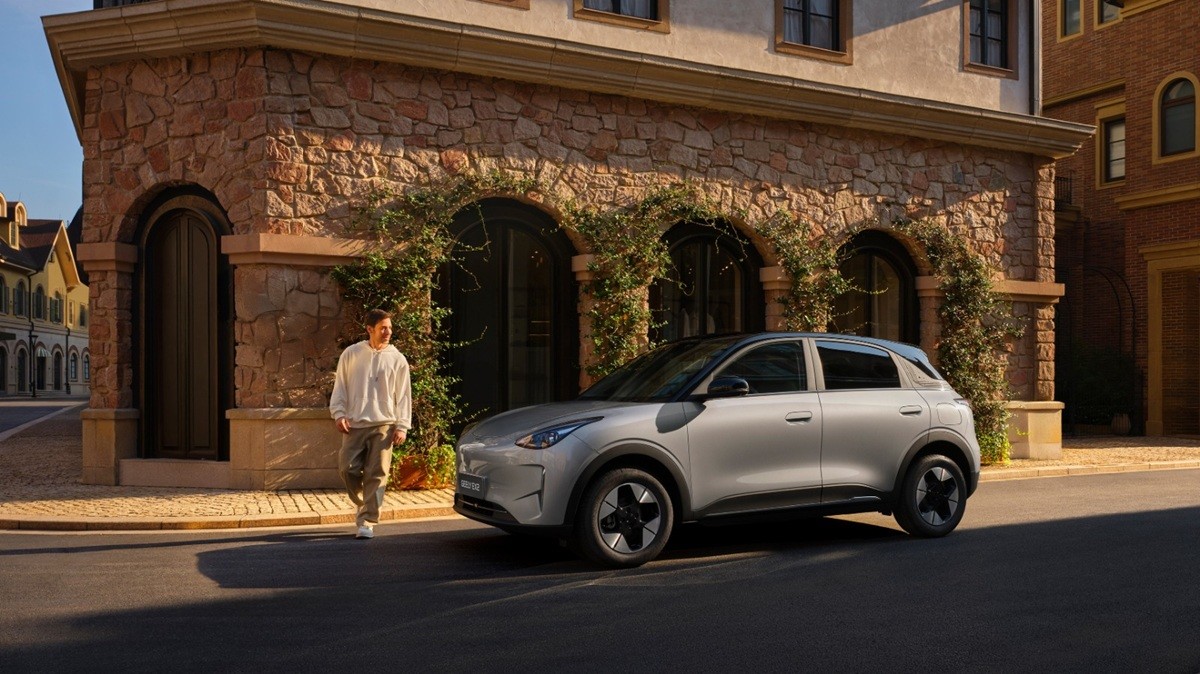 Hadir di GJAW 2025, Geely Mulai Buka Pre-Book Geely EX2