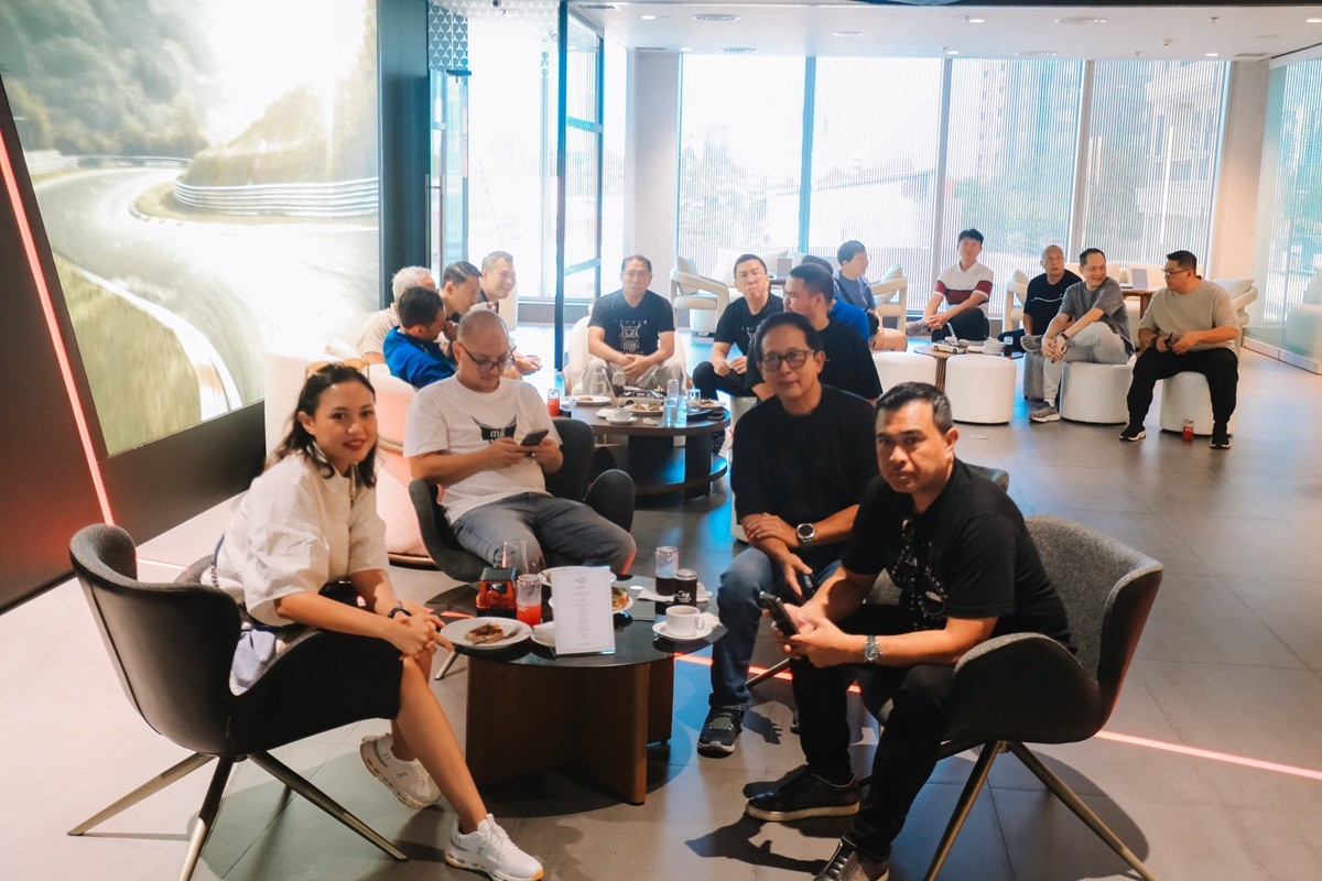 Mercedes Jip Indonesia Sambangi World Beyond Boutique, Rayakan Ikon G-Class