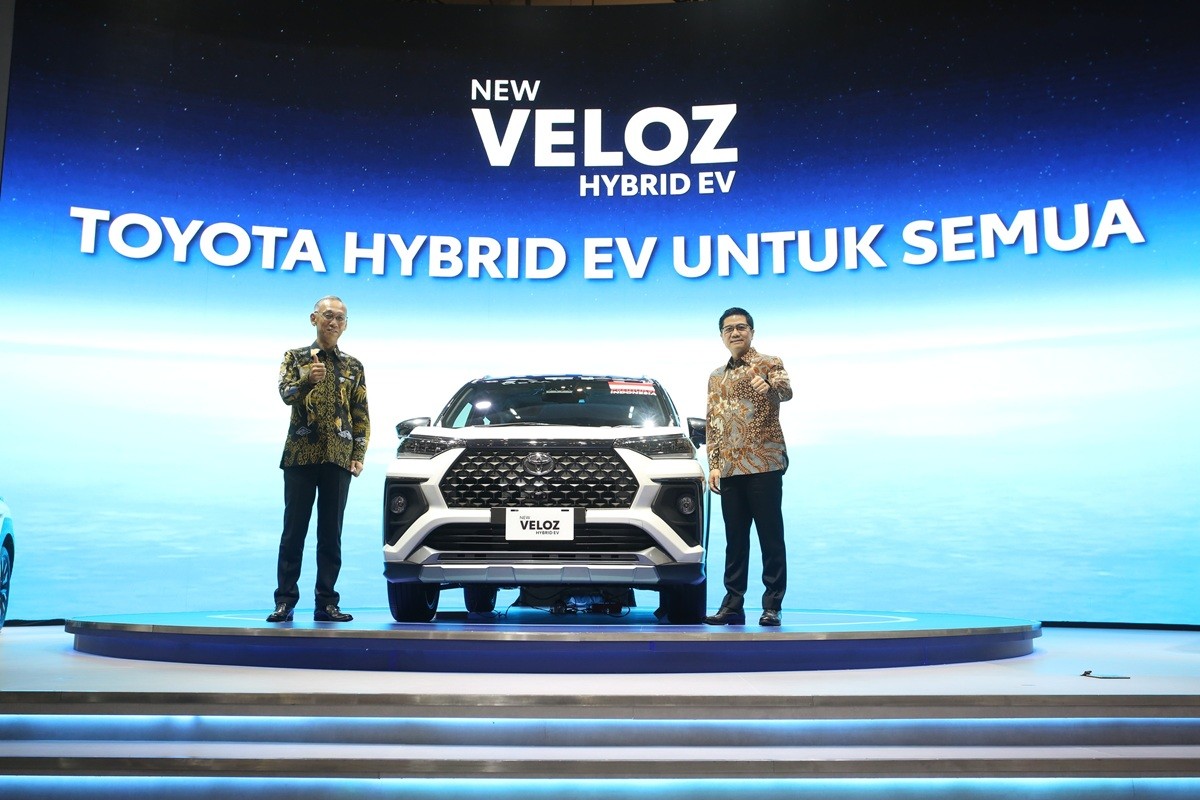 Toyota New Veloz Hybrid EV Debut Pertama Kali di GJAW 2025  