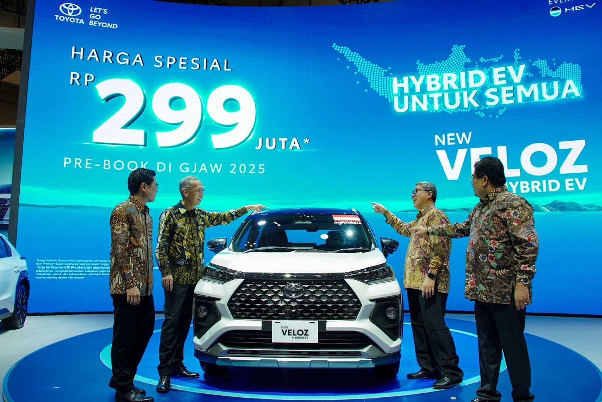Toyota New Veloz Hybrid EV Debut Pertama Kali di GJAW 2025  